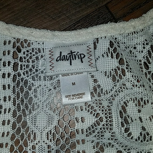 Daytrip M fringe vest cardigan cover up EUC - Picture 3 of 4